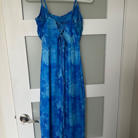 Dress - Picture 2 of 4